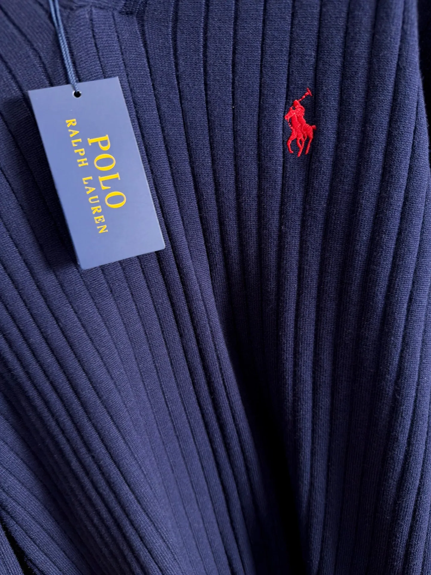 🛫🛫🛫High version Ralph Lauren 2026 autumn and winter New Arrival cardigan! High-quality imported fabrics and high-density knitting, Versatile sweaters are so handsome! Logo! More durable and less deformable. The counter version is a must-have for daily commuting. Light luxury. Premium products are simple, fashionable and elegant. Simple Versatile style does not look picky on the upper body. The upper body is stylish but not tight. Suitable for travel, leisure and other types of party occasions. Simple, neat and uncomplicated. Impeccable details. The design concept of brand elements embodies high quality. It feels delicate and soft and can be easily held in various styles. Classic fashion clothing, which is sought after every year, has become popular all over the world! ​Sizes:M-3XL